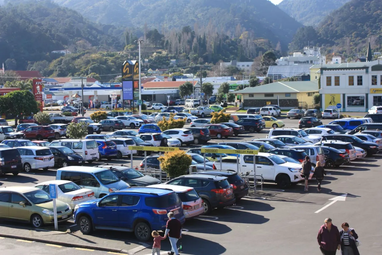 Plea for Help From Desperate Thames Board Chairman photo