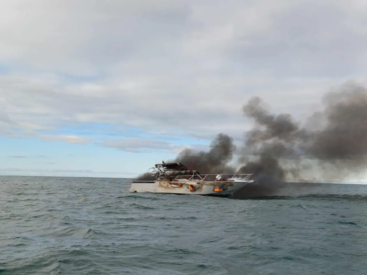 Fire Destroys 13-Metre Boat In Mercury Bay photo